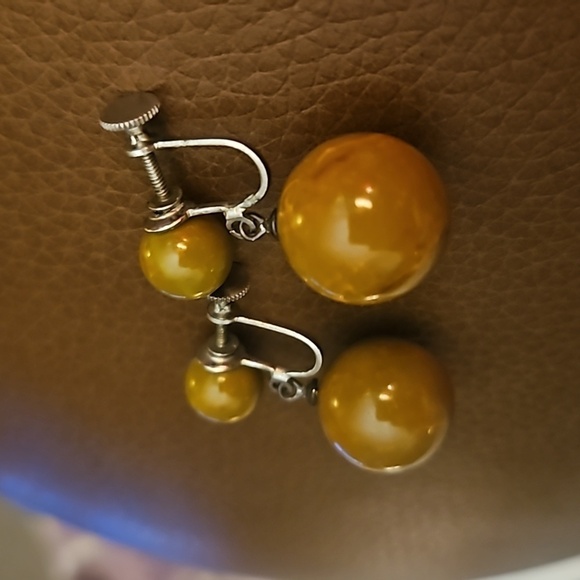 Vintage 1930s Marbled Olive Green Bakelite Screw-on Drop Earrings - Picture 6 of 7